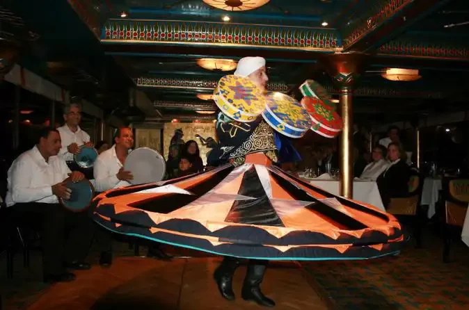 Cena a bordo de crucero por el Nilo en El Cairo